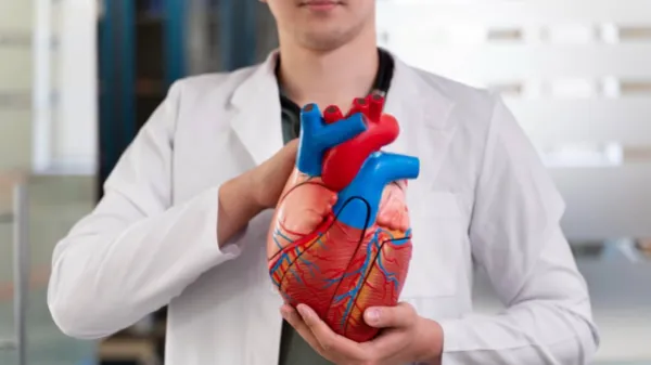 Cómo cuidar el corazón según su edad: claves para una vida larga y saludable, según un cardiólogo