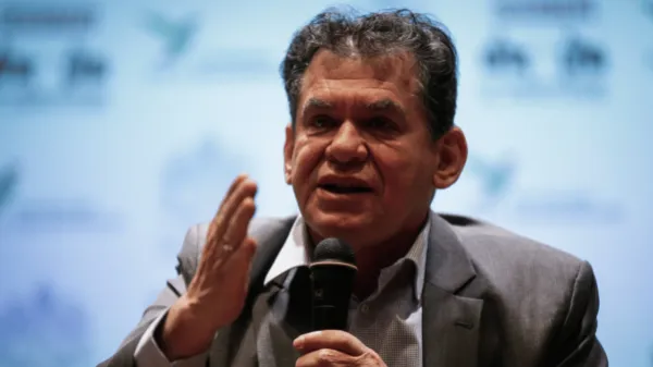 La nueva novela de León Valencia, una de las más conmovedoras y valientes de la narrativa colombiana