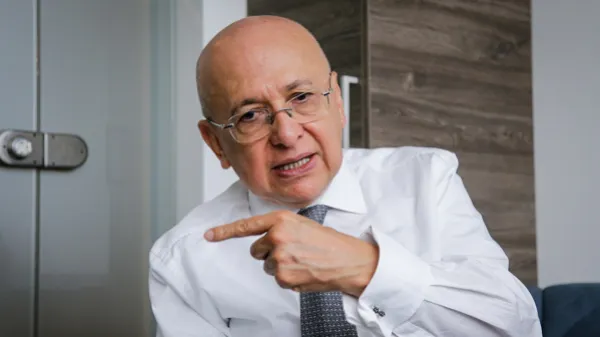 La controversia que pondría en jaque a Eduardo Montealegre en el gabinete
