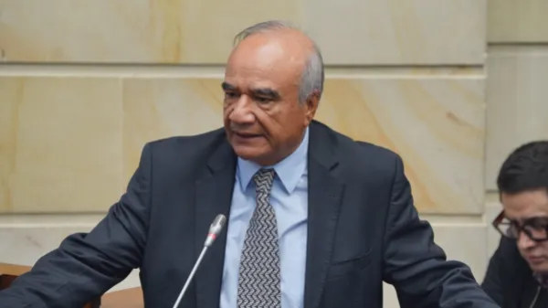 ¿En cuerpo ajeno? Con abogado de su firma, Héctor Carvajal insiste en que edad de retiro forzoso no aplica a servidores de la Rama Judicial