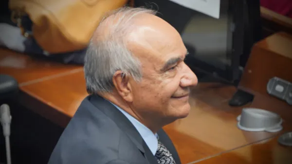 Todo queda en familia: los cambios en la firma jurídica de Héctor Carvajal, ‘ad portas’ de posesionarse en la Corte