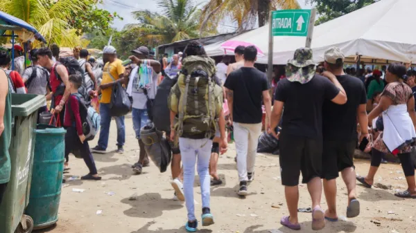 Sistema desbordado, falta de recursos y retorno de migrantes: alertas de la Contraloría sobre la migración en Colombia