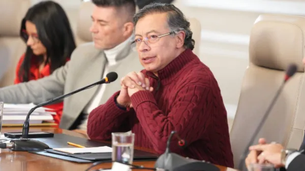 Petro arremete contra el registrador Penagos y exige acciones legales por consulta popular