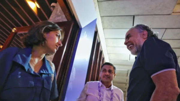 Vuelve y juega: Armando Benedetti y Laura Sarabia hacen las paces