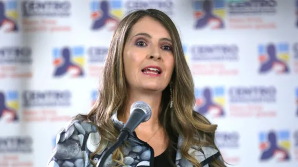Paloma Valencia le pide a la Corte Constitucional suspender el decreto que convoca a una consulta popular