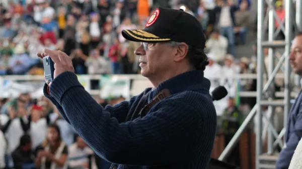 Exclusivo: así es la estrategia de 10.000 millones de pesos del Gobierno para fortalecer medios alternativos e 'influencers'