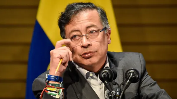 "Este Gobierno no persigue a nadie por razones políticas": presidente Petro sobre condena a Álvaro Uribe