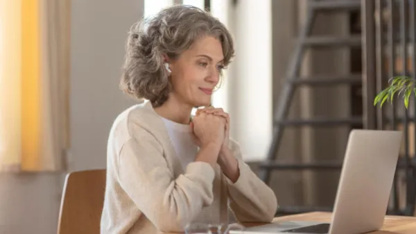 ¿Cuántas semanas cotizadas deben tener las mujeres para pensionarse en Colombia?