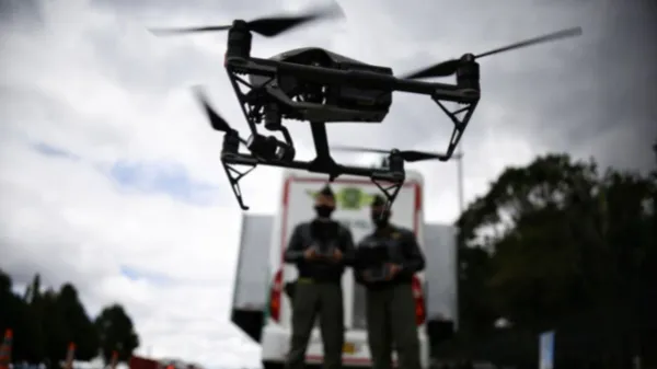 Las claves del proyecto de ley para regular el uso de drones en Colombia: en 2025 se han registrado más de 160 ataques
