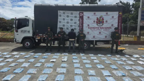 Incautan una tonelada de marihuana que disidencias de las Farc pretendían sacar del Cauca escondida en tubos metálicos