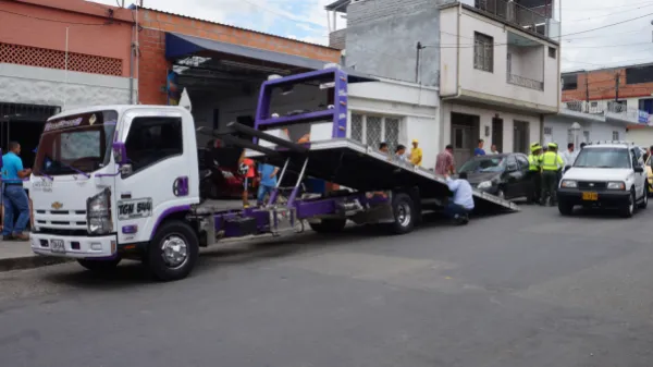 Atención conductores: proyecto de ley pretende frenar los cobros excesivos por grúas, patios y cepos