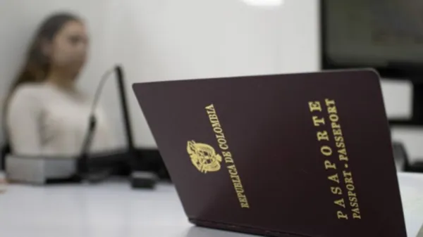 'Hoy no se ha firmado el contrato con Portugal para los pasaportes': jefe de Despacho, Alfredo Saade