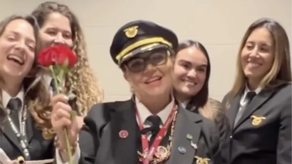 La emotiva despedida en El Dorado a Maribel Porras, la primera mujer piloto de Avianca