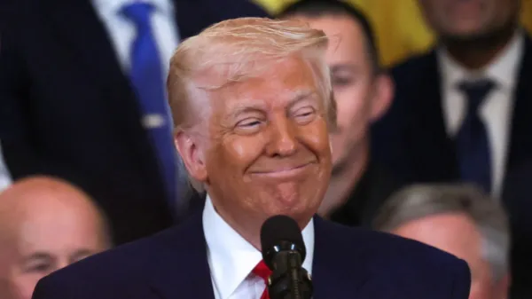 Trump amenaza a Rusia con aranceles del 100 por ciento ante la falta de avances en las negociaciones de paz con Ucrania