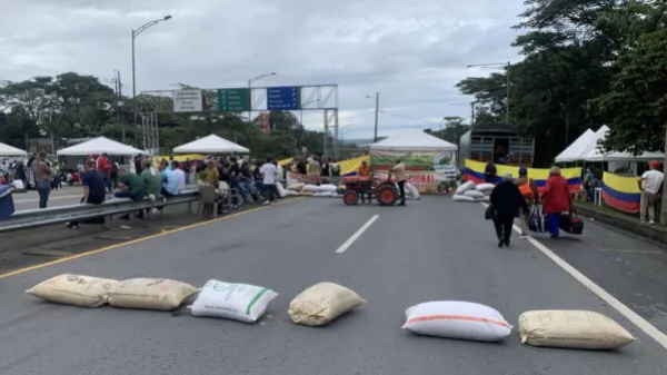 La vía entre Villavicencio y Bogotá sigue cerrada por manifestaciones del gremio arrocero