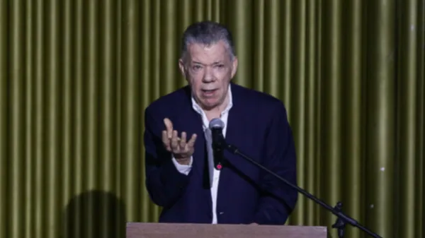 “La mejor arma de todas es sentarse a hablar”: Santos propone usar modelo colombiano para el fin de la guerra en Ucrania