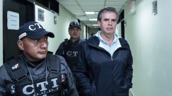 Detienen al abogado Alex Vernot en el aeropuerto El Dorado por su vinculación al caso Hyundai