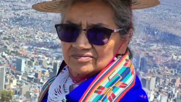 El namtrik y el español: el hermoso discurso de Bárbara Muelas, la primera mujer indígena en entrar a la Academia Colombiana de la Lengua