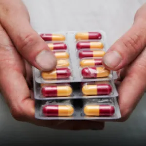 ¿Por qué escasean los medicamentos en Colombia?
