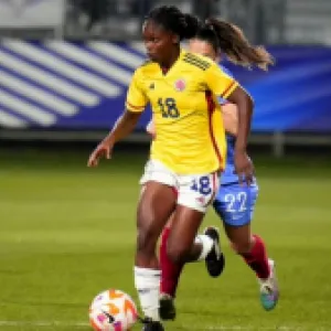 Así fue la dura falta que recibió Linda Caicedo en la derrota de Colombia ante Italia