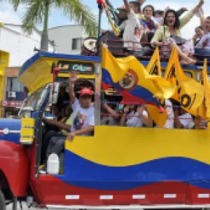 20 de julio: entre desfiles militares y marchas a favor del presidente Gustavo Petro