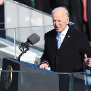 Biden dice que "Putin y sus matones" causaron la muerte de Navalny