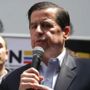 Juan Fernando Cristo será el nuevo ministro del Interior del Gobierno de Gustavo Petro