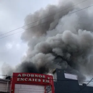 Incendio de San Victorino ya fue controlado al 100 por ciento, según Bomberos de Bogotá