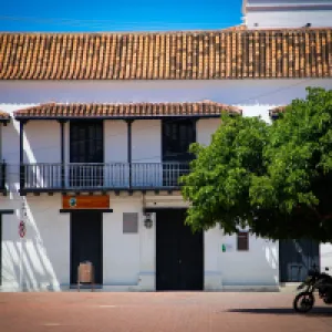 La discusión sobre los 500 años de Santa Marta enfrenta al alcalde Pinedo y al ministro Correa