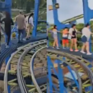 Aventura inesperada: turistas tuvieron que bajar por los rieles de montaña rusa por presunto apagón en el Parque del Café