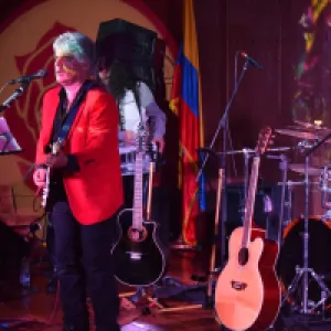 Sergio Vélez recorre en vivo el cancionero de Estados Unidos