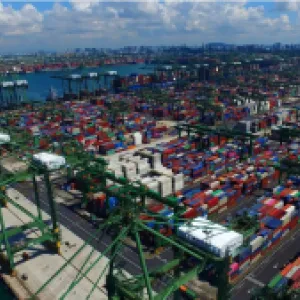 De alguno de estos puertos viene un barco cargado de… | Crucigrama