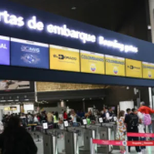 Congreso aprobó proyecto que protege a los viajeros en caso de incumplimiento por parte de las aerolíneas