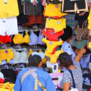 ¿Por qué se usa ropa interior amarilla en Nochevieja? Origen de la tradición y significado de cada color