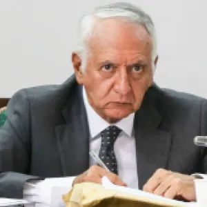 Ordenan arresto de tres días contra Guillermo Alfonso Jaramillo, ministro de Salud