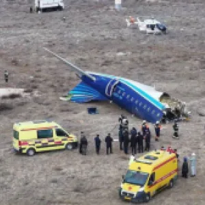 Tragedia en Kazajistán: al menos 35 personas murieron en accidente aéreo