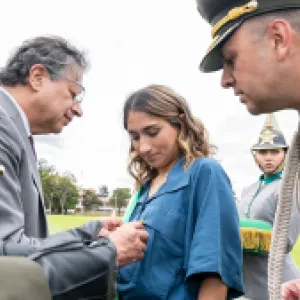 Una condecoración para tres altos funcionarios: ¿dos candidatos y tres renuncias?