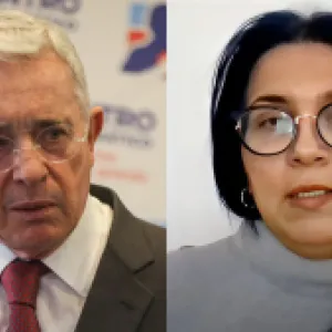 Juicio contra Uribe: Deyanira Gómez, esposa del exparamilitar Juan Guillermo Monsalve, explicó entrada de relojes espía a la cárcel