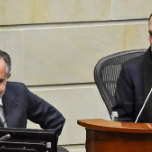 Armando Benedetti le abre camino a la reforma laboral y dice que “podrían pensar en no hacer la consulta”