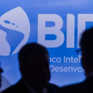 Gobierno de Estados Unidos cuestionó que el BID financie a Colombia tras firma de la Ruta de la Seda