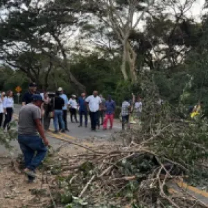 En La Guajira crean unidad de diálogo social para evitar bloqueos de vías