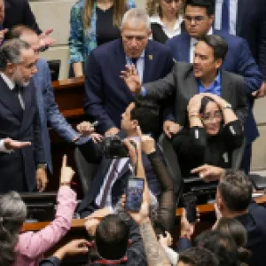 ¿Campaña anticipada por la consulta popular? El Gobierno mueve a sus bases y llega al límite de la norma