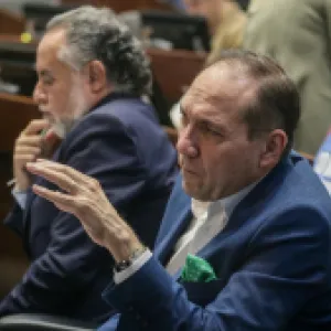 Con consulta popular 2.0, el Gobierno vuelve a agitar la campaña para 2026