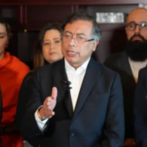 “Le solicito al Senado volver a poner en votación la consulta popular”: Petro en alocución desde China