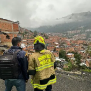 Van más de 180 evacuados por deslizamiento en Villatina, Medellín