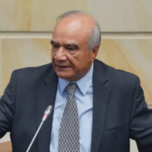 Héctor Carvajal, imperturbable: así se vivió la elección del nuevo magistrado de la Corte Constitucional
