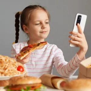 Publicidad digital y ultraprocesados: ¿un riesgo para la salud infantil?