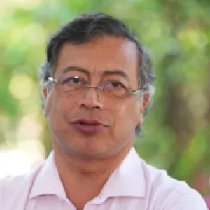 "El Ministerio de Educación debe intervenir sin temor los centros educativos tomados por la mafia": Gustavo Petro