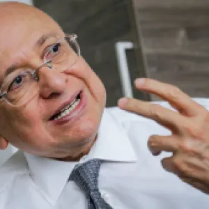 Minjusticia anuncia que se suspenderán extradiciones a Estados Unidos de jefes guerrilleros que negocian la paz