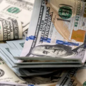 Por debajo de los $4.000: ¿Por qué está cayendo el dólar en Colombia y qué significa para la economía?